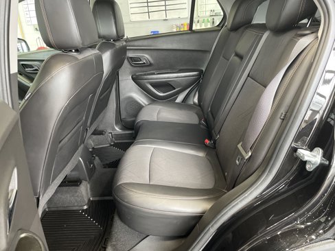 Used 2022 Chevrolet Trax LT w/ LT Convenience Package image 22