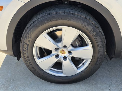 Certified 2019 Porsche Cayenne w/ Premium Package image 13