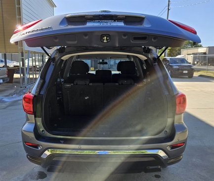 Used 2019 Nissan Pathfinder S image 10