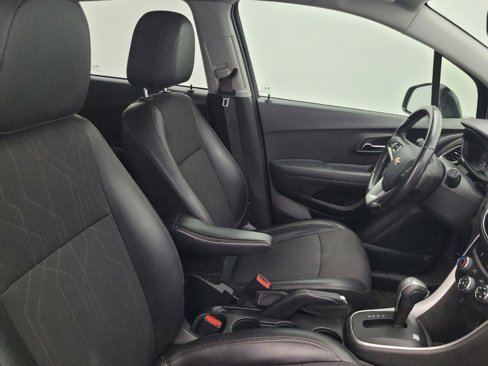 Used 2020 Chevrolet Trax LT w/ LT Convenience Package image 21