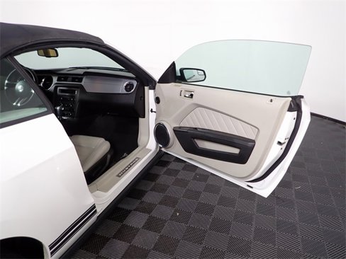 Used 2011 Ford Mustang Premium w/ 202A Rapid Spec Order Code image 26