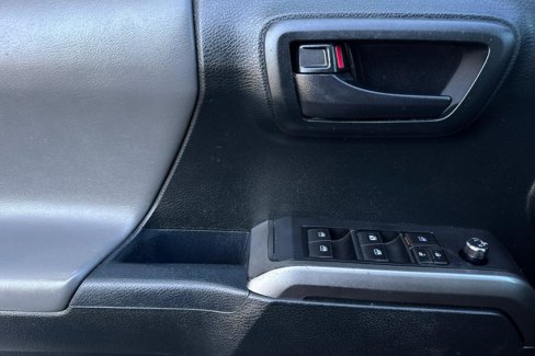 Used 2017 Toyota Tacoma SR5 w/ Tow Package image 13