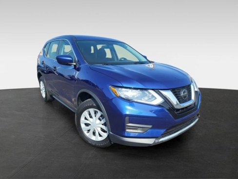 Used 2018 Nissan Rogue S image 2