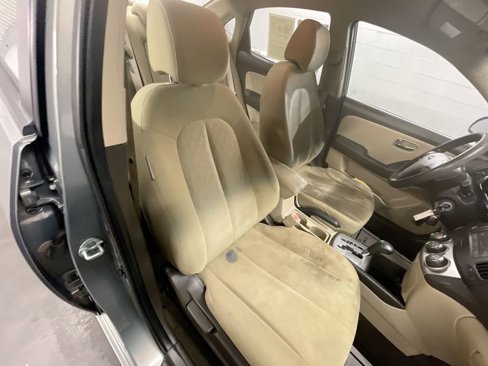 Used 2010 Hyundai Elantra GLS image 23