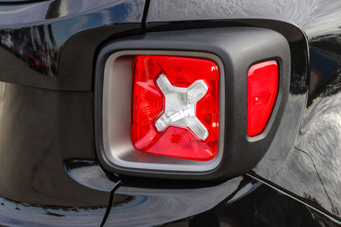 Used 2020 Jeep Renegade Limited image 10