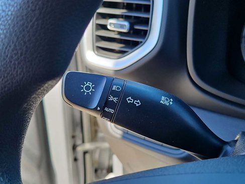 Used 2020 Hyundai Venue SEL image 25
