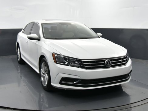 Used 2018 Volkswagen Passat 2.0T SE image 3