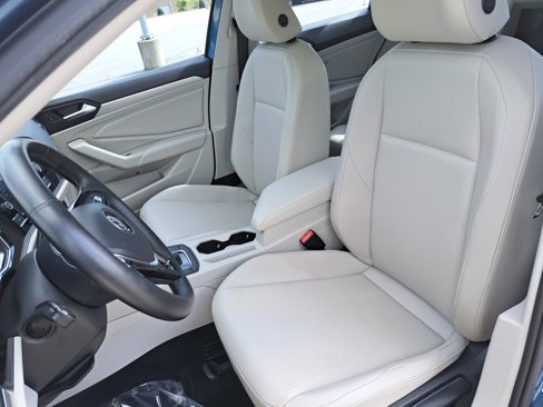 Used 2019 Volkswagen Jetta SE w/ Cold Weather Package image 14