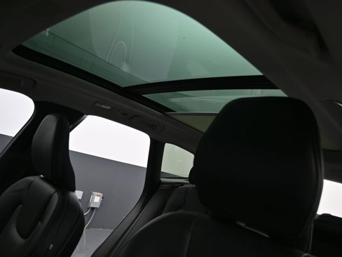 Certified 2023 Volvo XC60 B5 Ultimate w/ Protection Package Premier image 27