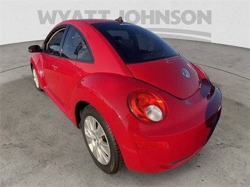 Used 2010 Volkswagen Beetle Coupe image 6