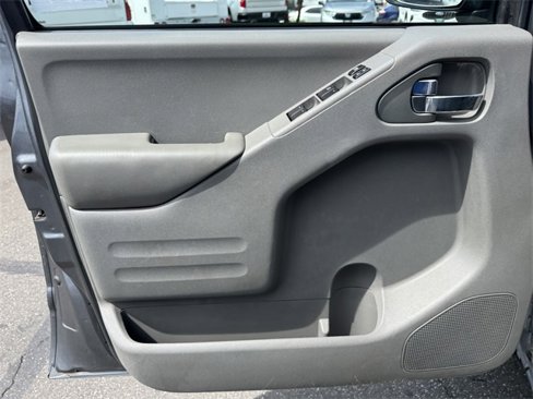 Used 2016 Nissan Frontier SV image 12