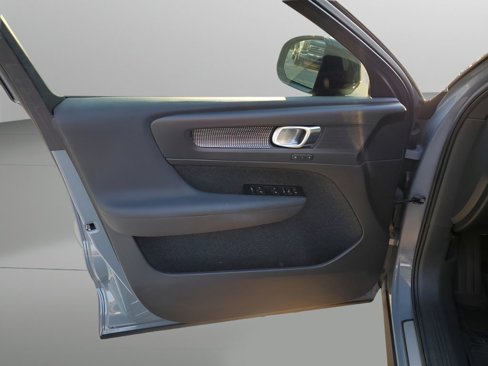 Used 2022 Volvo XC40 P8 Recharge Plus image 41
