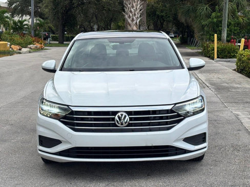 Used 2019 Volkswagen Jetta SE image 2
