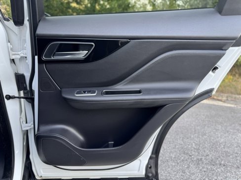 Used 2018 Jaguar F-PACE Premium image 15