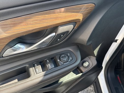 Used 2018 GMC Terrain SLE w/ Driver Convenience Package image 17