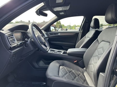 Used 2024 Volkswagen Atlas Cross Sport SE image 17