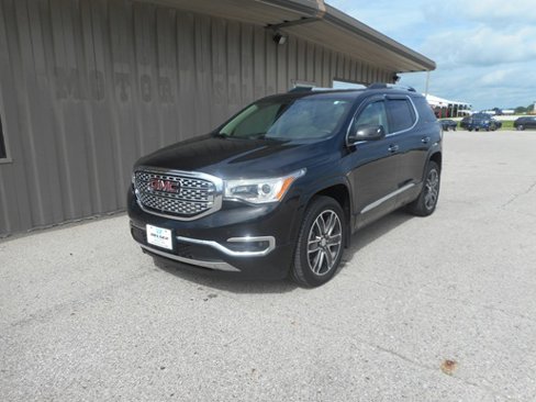 Used 2017 GMC Acadia Denali w/ Technology Package image 2