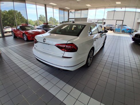 Used 2017 Volkswagen Passat 1.8T R-Line image 5