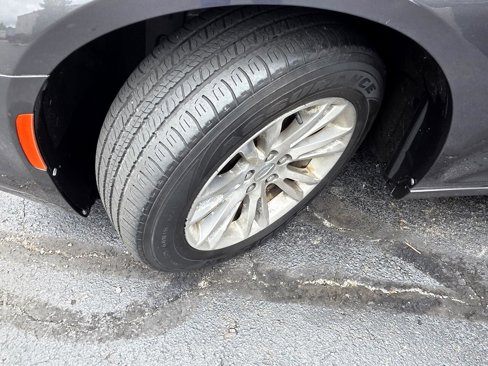 Used 2016 Chrysler 300 Limited image 11