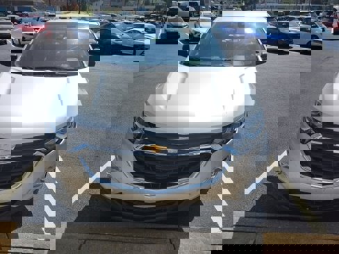 Used 2020 Chevrolet Equinox LS image 2