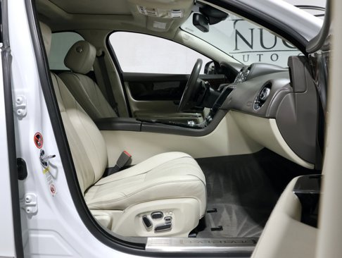 Used 2013 Jaguar XJ image 60