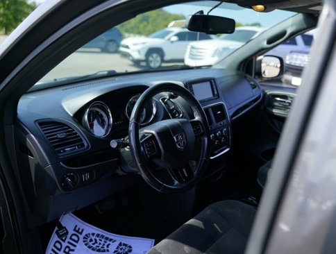 Used 2017 Dodge Grand Caravan SE image 20