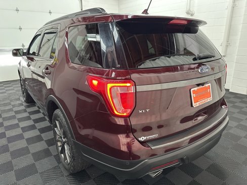Used 2018 Ford Explorer XLT w/ Equipment Group 202A image 7