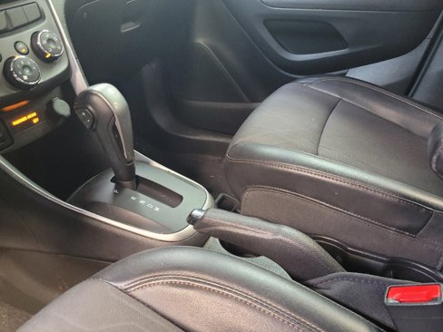 Used 2020 Chevrolet Trax LT w/ LT Convenience Package image 26