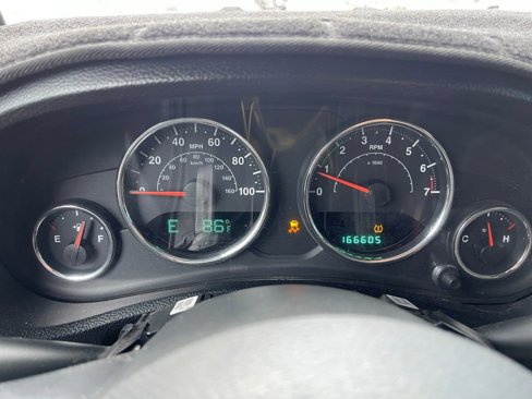 Used 2012 Jeep Wrangler Unlimited Rubicon w/ Connectivity Group image 15