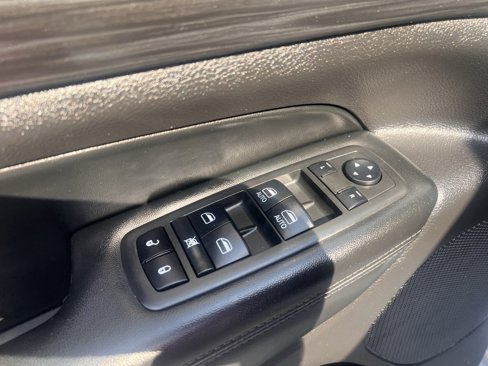 Used 2020 Jeep Grand Cherokee Altitude image 14