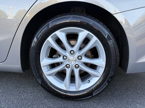 Used 2017 Chevrolet Malibu LT image 14
