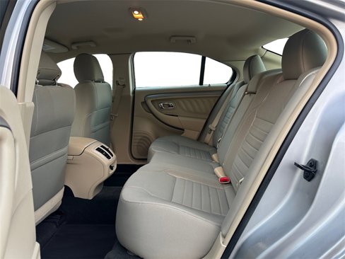 Used 2015 Ford Taurus SE image 15