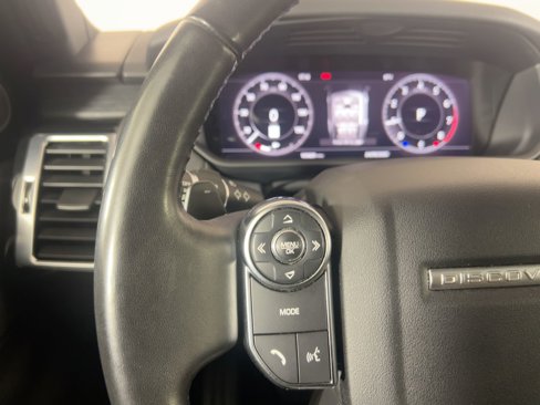 Used 2018 Land Rover Discovery HSE image 15