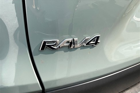 Used 2021 Toyota RAV4 XLE Premium image 31