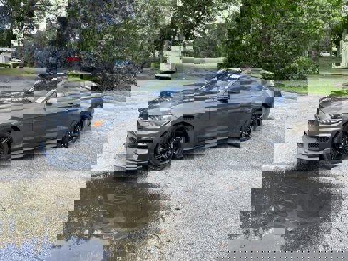Used 2017 Ford Mustang Coupe image 2