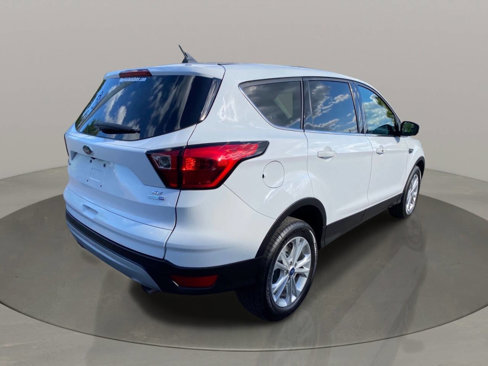 Used 2019 Ford Escape SE image 4
