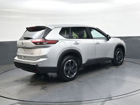 Used 2024 Nissan Rogue SV image 4