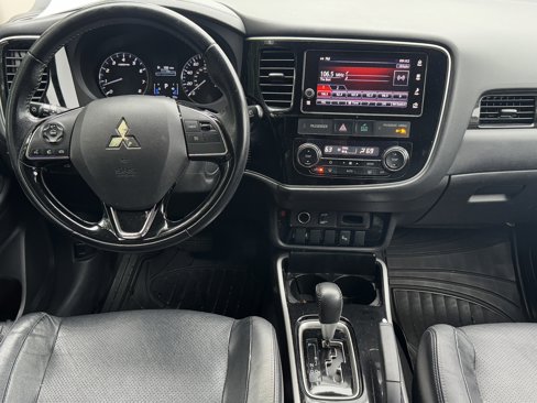 Used 2018 Mitsubishi Outlander SEL image 8