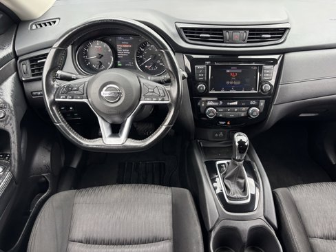 Used 2019 Nissan Rogue SV image 3