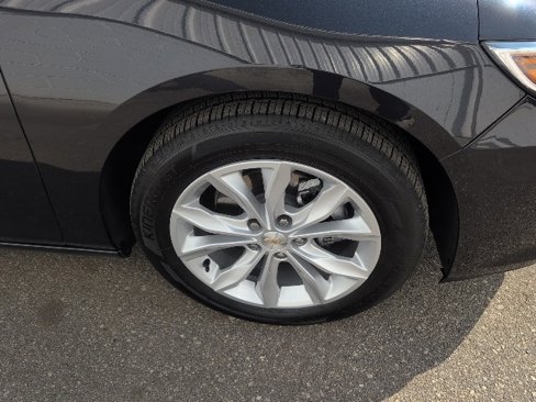 Used 2022 Chevrolet Malibu LT w/ Leather Package image 9