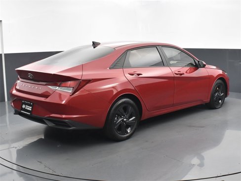 Used 2022 Hyundai Elantra SEL w/ Convenience Package image 3