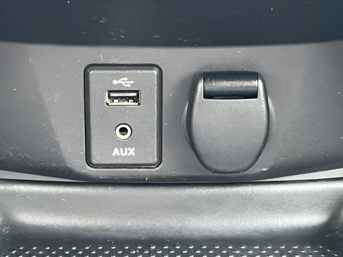 Used 2016 Nissan Rogue SV image 19