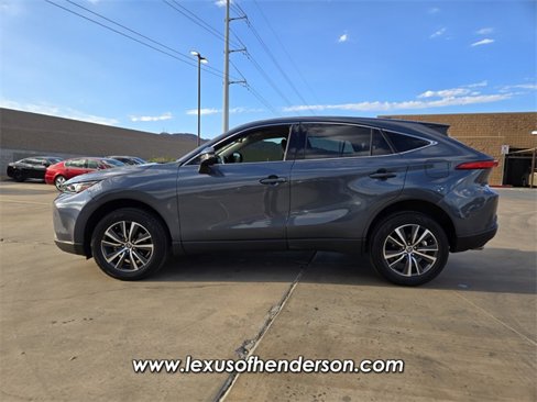 Used 2022 Toyota Venza LE image 4