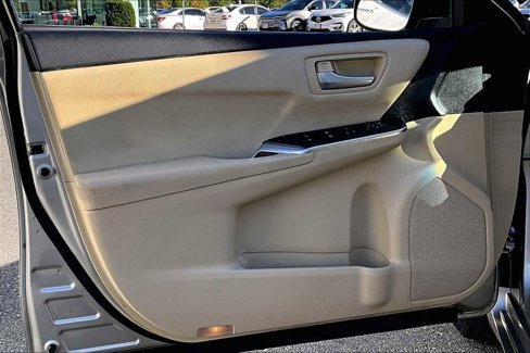 Used 2016 Toyota Camry LE image 21