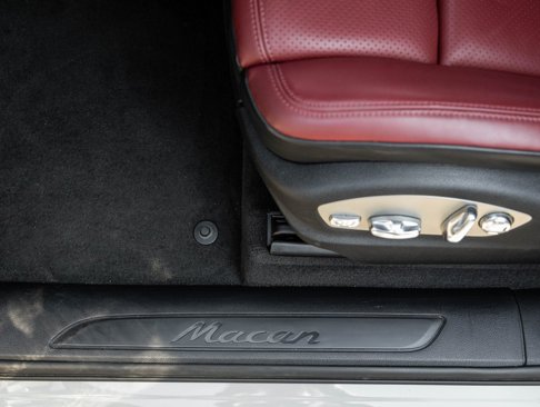Certified 2022 Porsche Macan image 21
