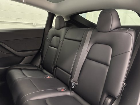 Used 2021 Tesla Model Y Long Range image 14