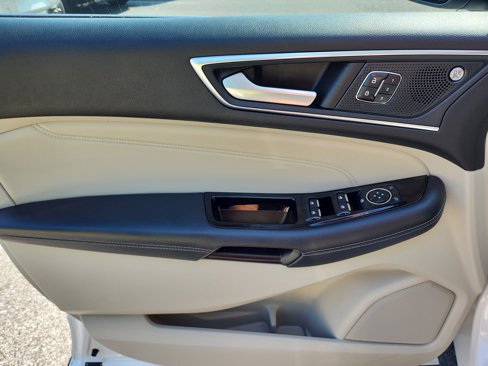 Used 2019 Ford Edge Titanium image 25