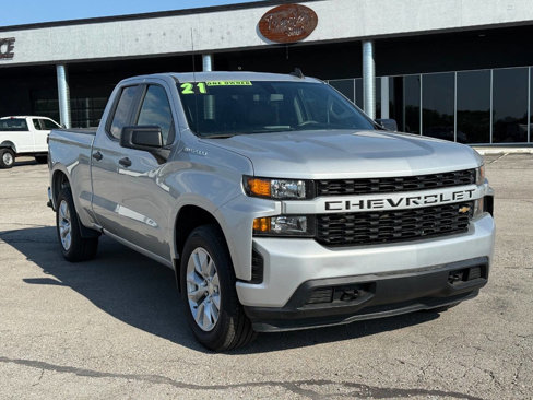 Used 2021 Chevrolet Silverado 1500 Custom image 3