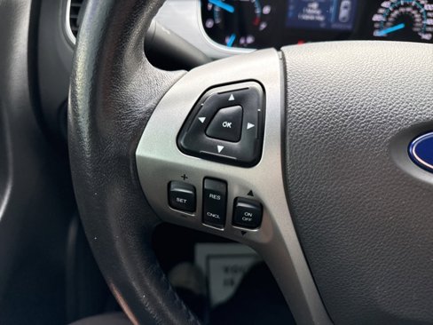 Used 2015 Ford Taurus SEL image 18