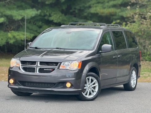 Used 2019 Dodge Grand Caravan SXT image 1
